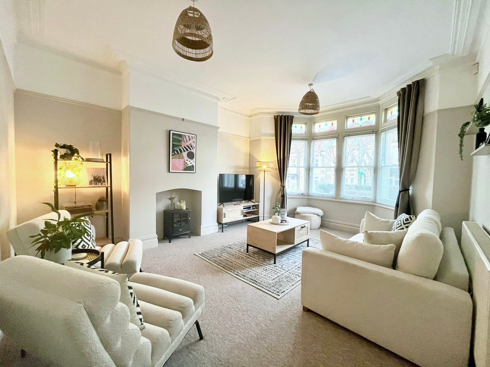 Flat Hawkesbury Road in Bristol