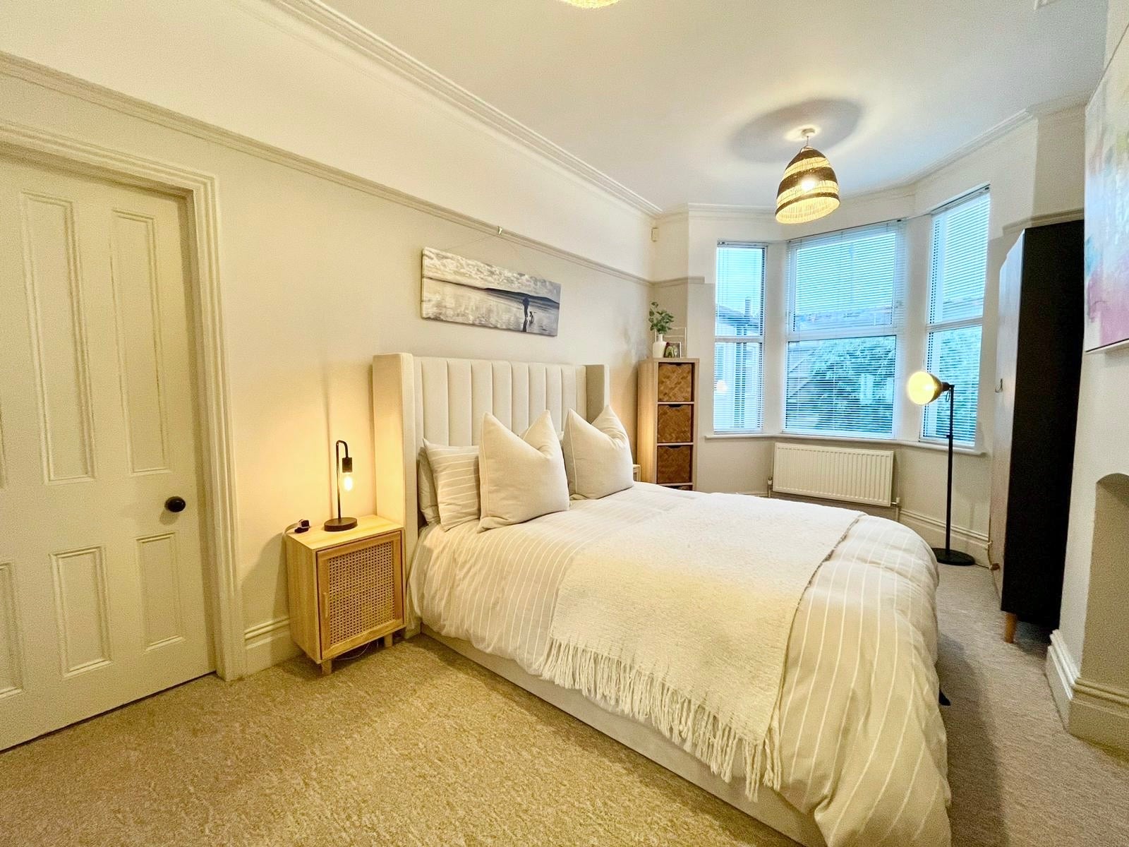 Flat Hawkesbury Road in Bristol