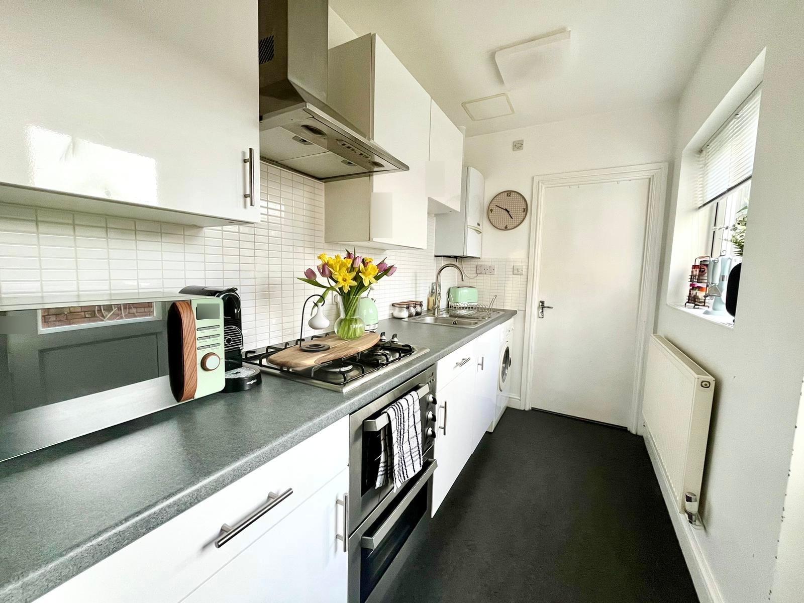 Flat Hawkesbury Road in Bristol