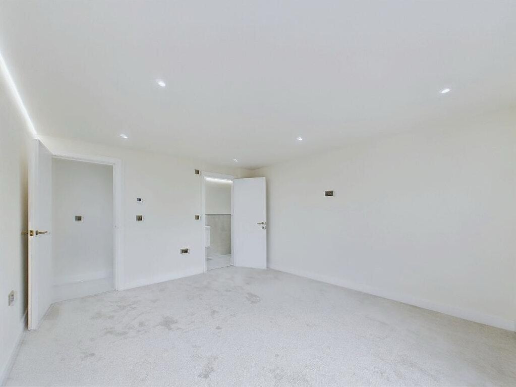 Flat Southill Road in Greater London