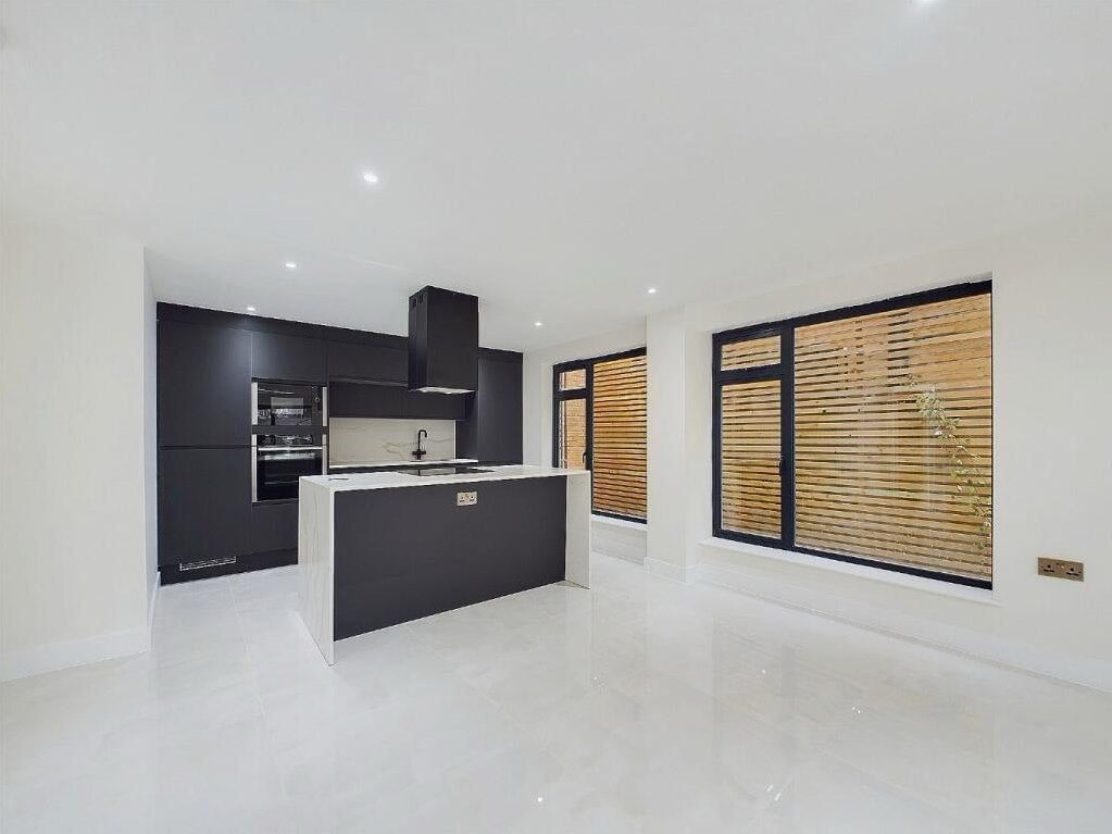 Flat Southill Road in Greater London