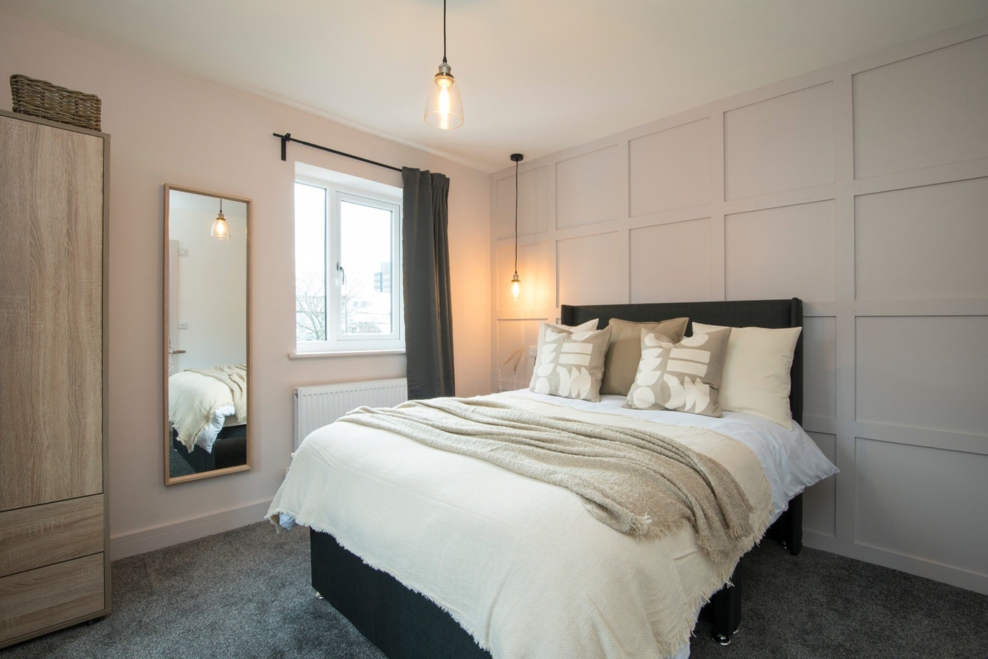 Room Cross Street in Trafford