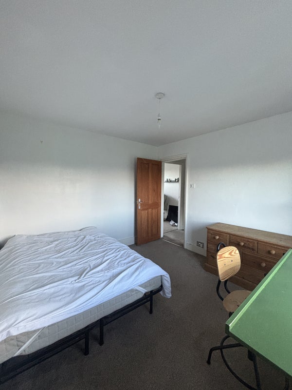 Flat Rutland Walk in Greater London