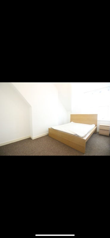 Room Connaught Road in Cardiff