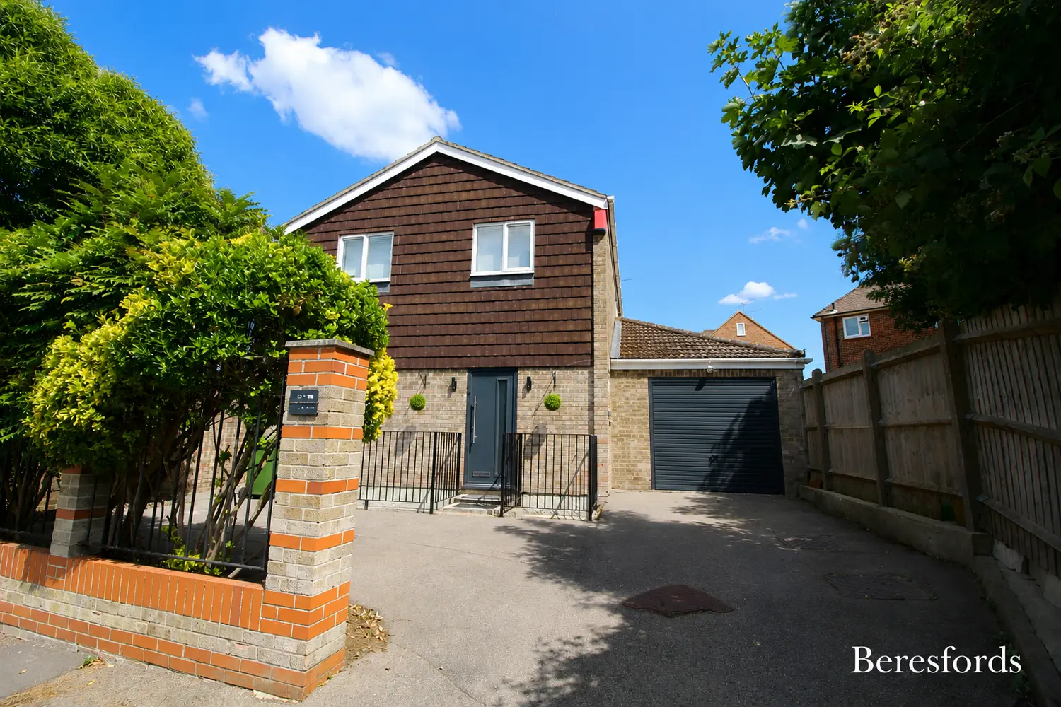 House Hampden Crescent in Brentwood