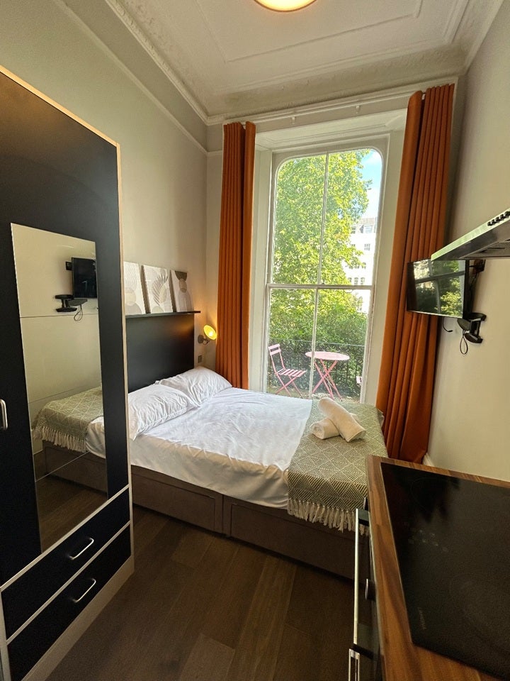 Flat Leinster Square in City of Westminster