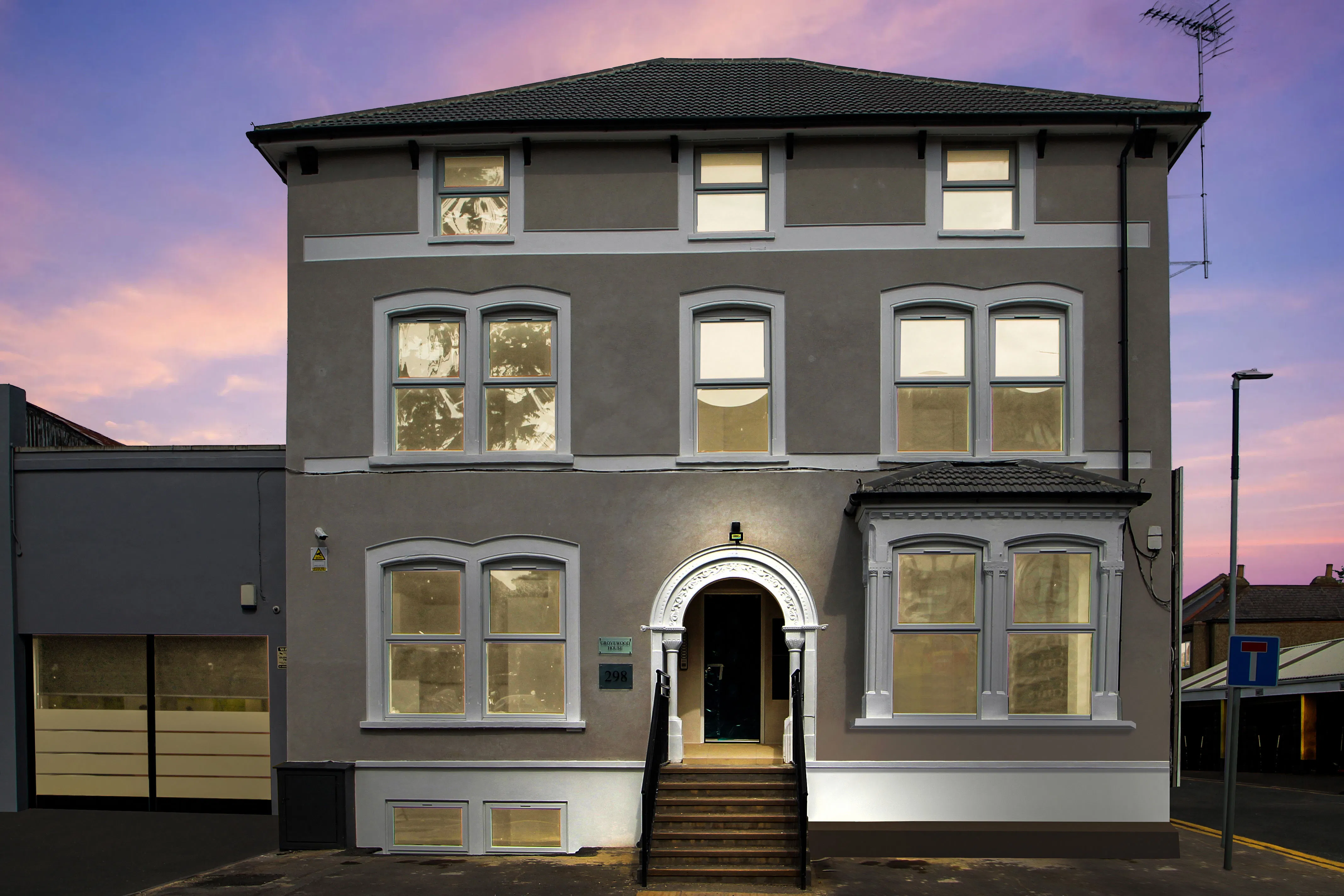 Flat Broadway in Greater London