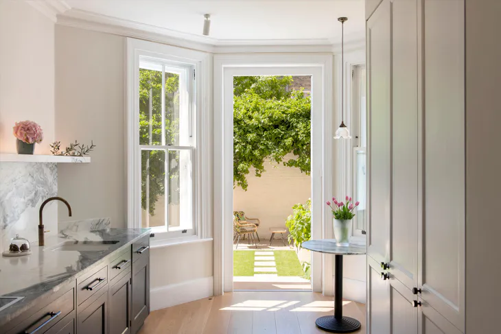 Flat Barkston Gardens in Greater London