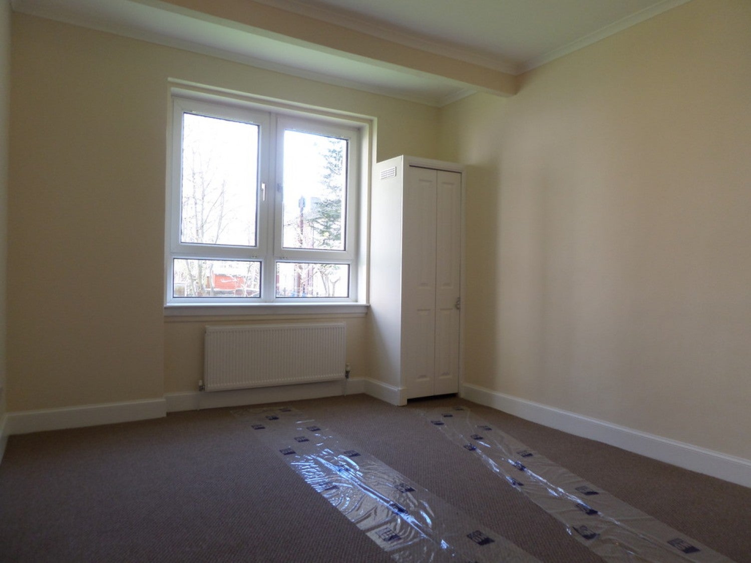 Flat Larchfield Place in Glasgow