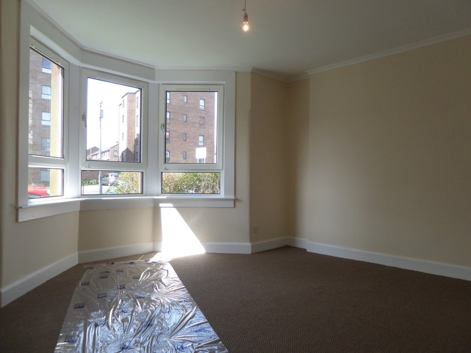 Flat Larchfield Place in Glasgow