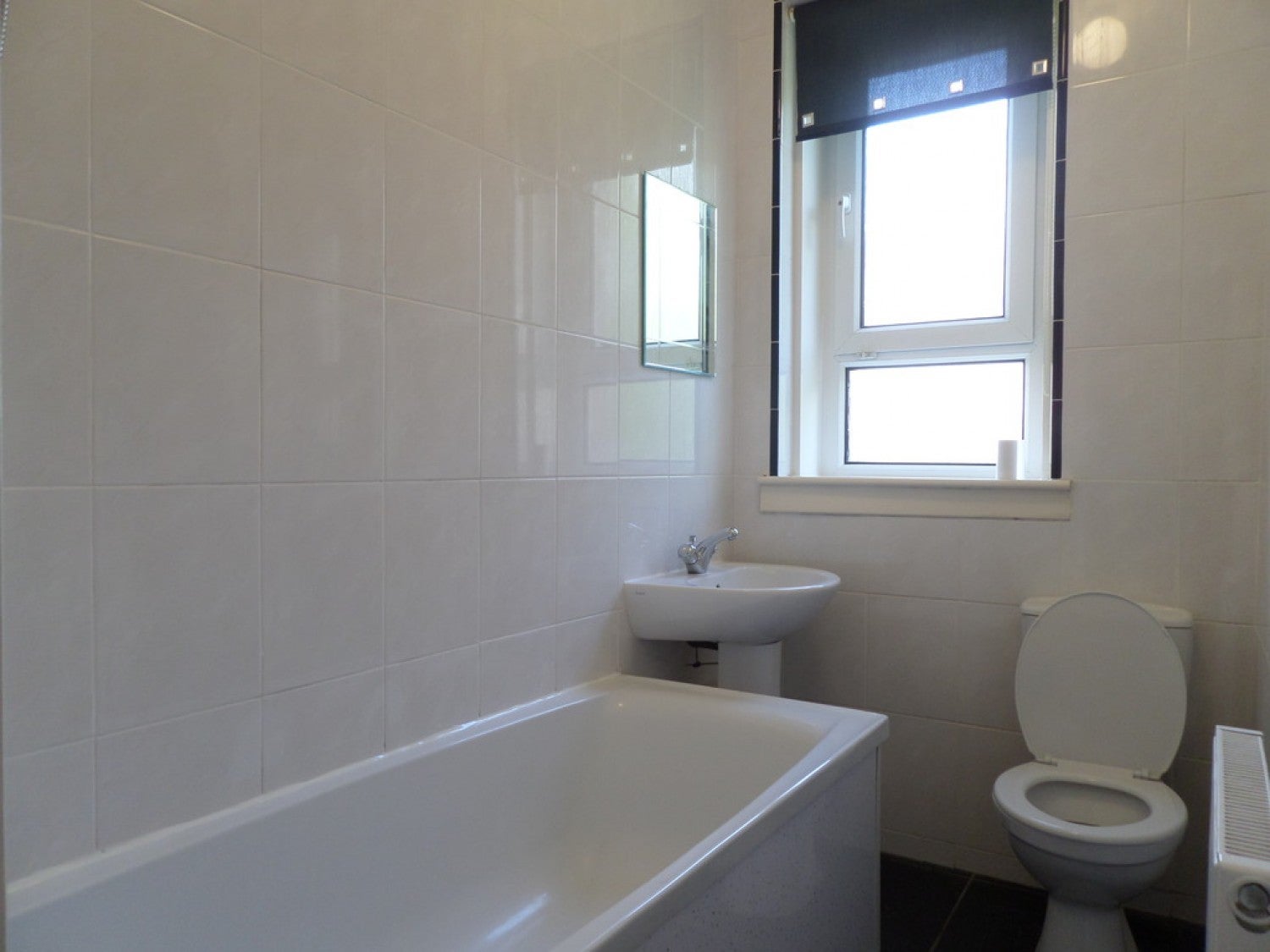 Flat Larchfield Place in Glasgow
