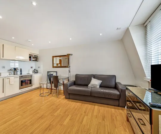 Flat Sloane Avenue in Greater London