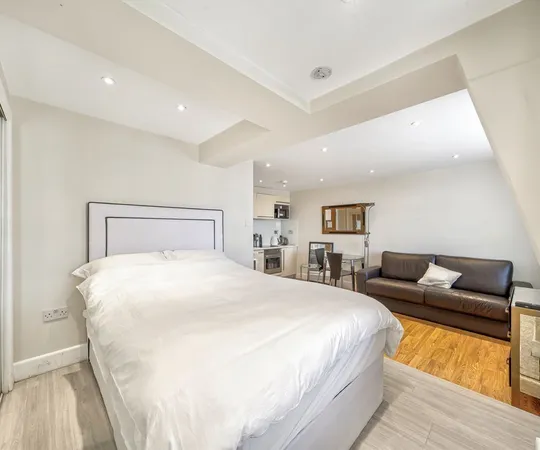 Flat Sloane Avenue in Greater London