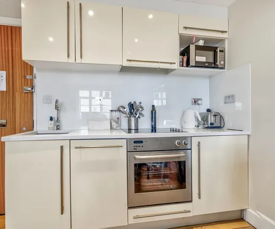 Flat Sloane Avenue in Greater London