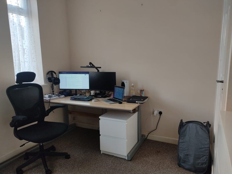 Room Leasowes Avenue in Coventry