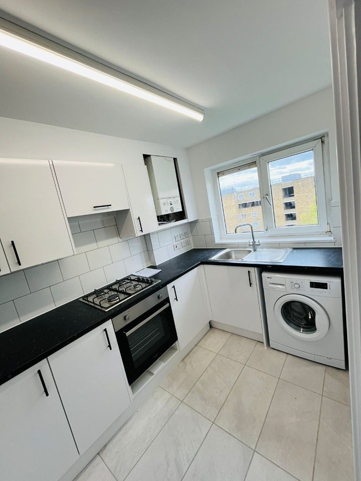 Room Victoria Road in Greater London