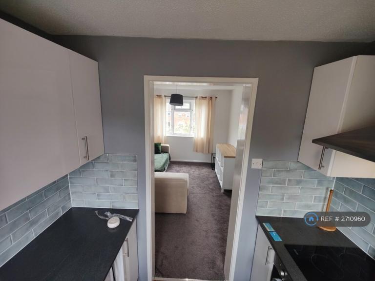 Flat Kirkstall Close in Swindon