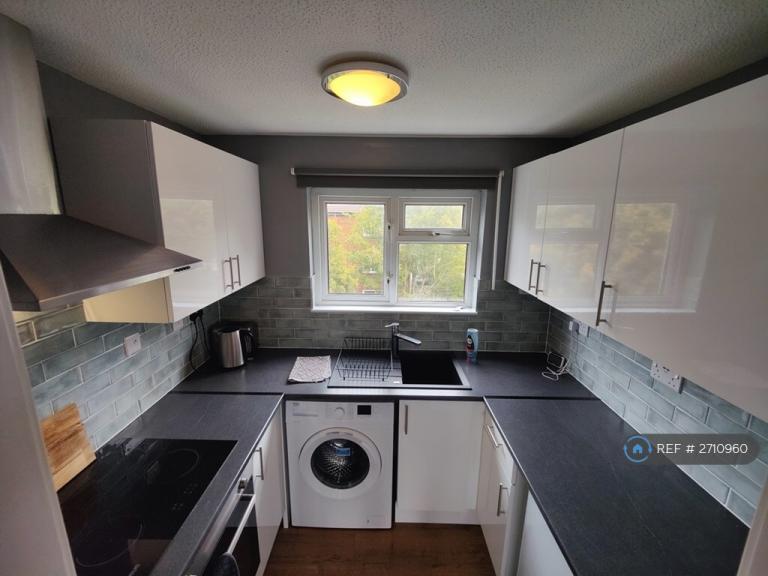 Flat Kirkstall Close in Swindon