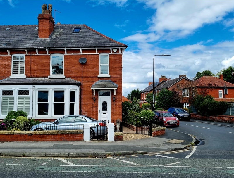 Room Old Hall Road in Trafford