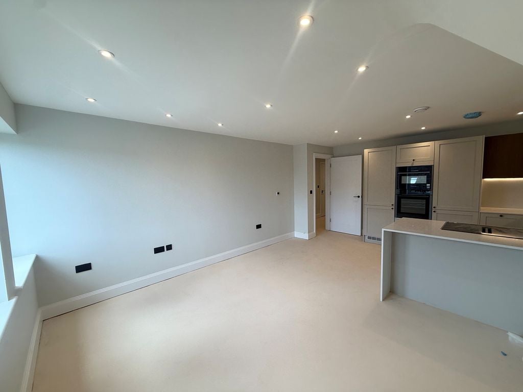 Flat Farleigh Road in Warlingham