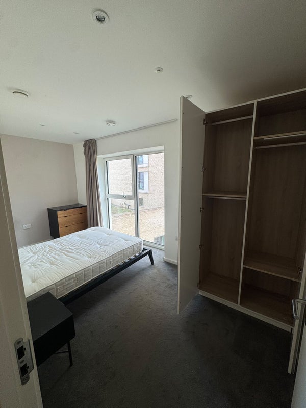 Room Elis Way in Greater London