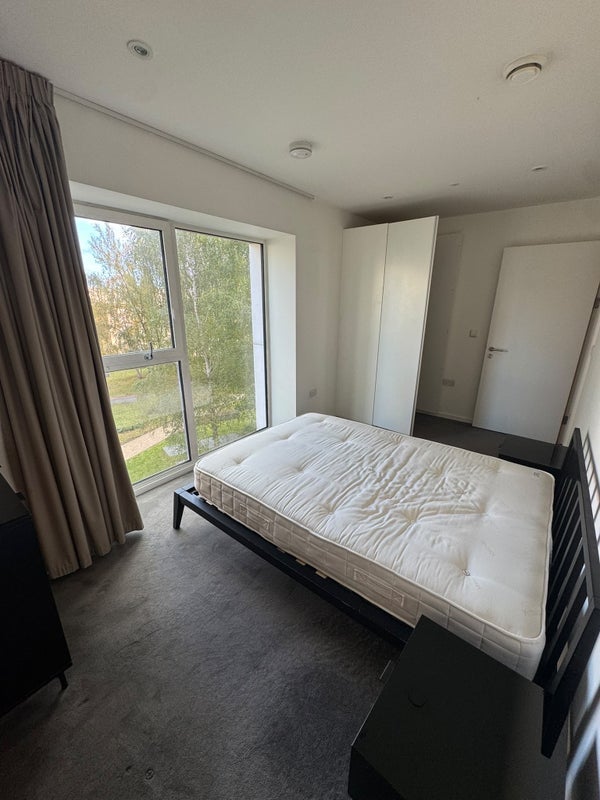 Room Elis Way in Greater London