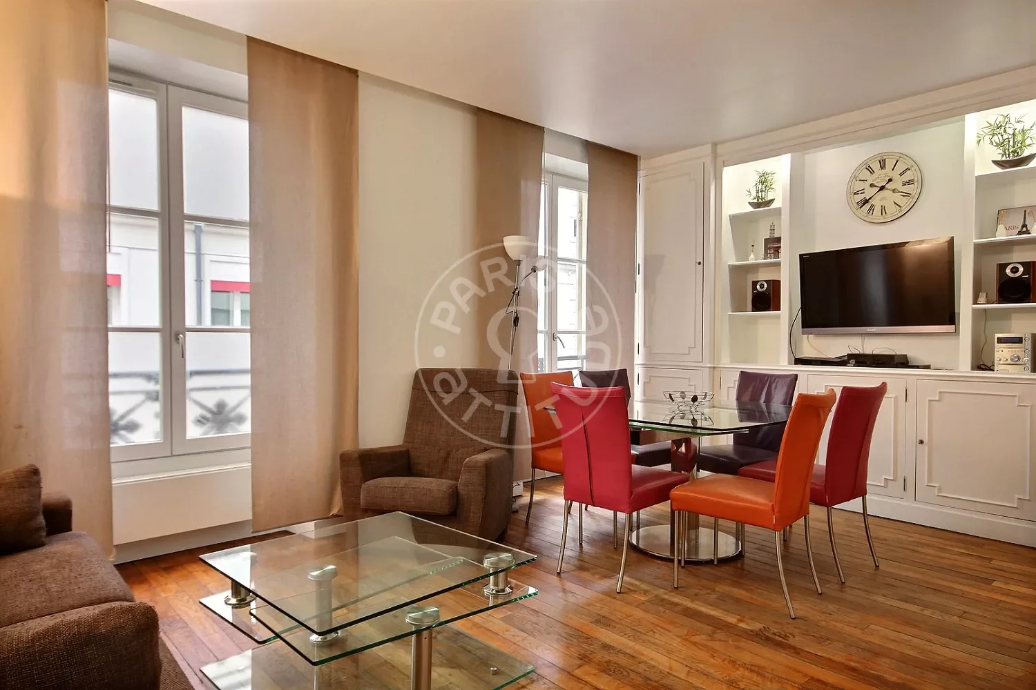 Flat Rue de Ponthieu in Paris