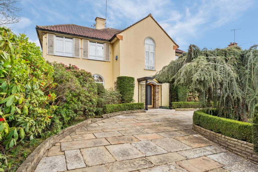 House Wolsey Road in Three Rivers