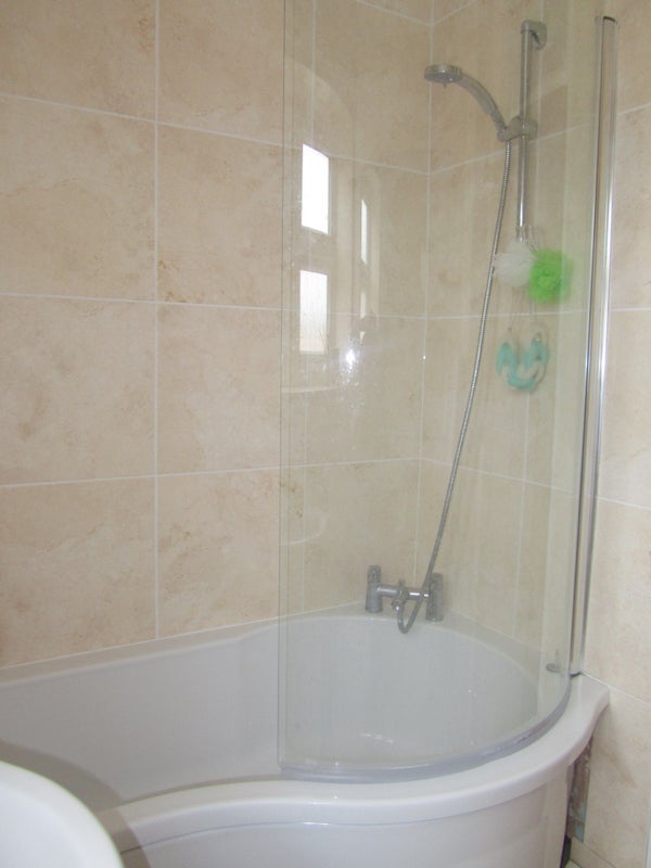 Room Frensham Drive in Greater London