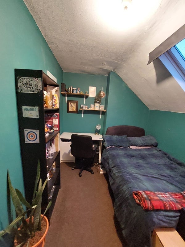 Room Thompson Road in Sheffield