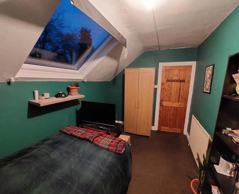 Room Thompson Road in Sheffield