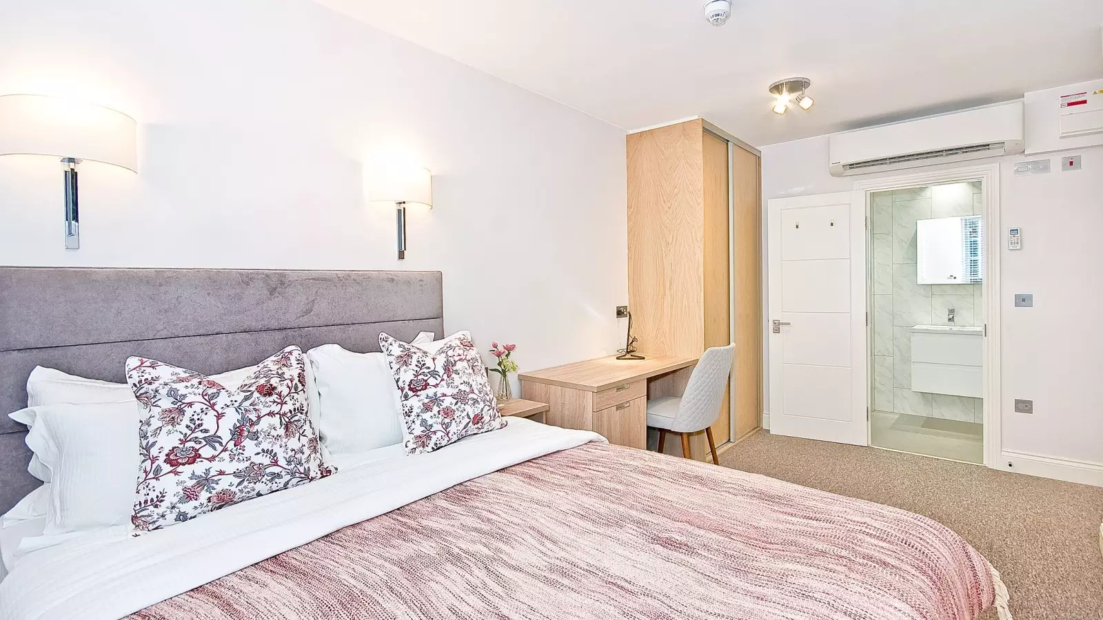 Flat Essex Street in City of Westminster