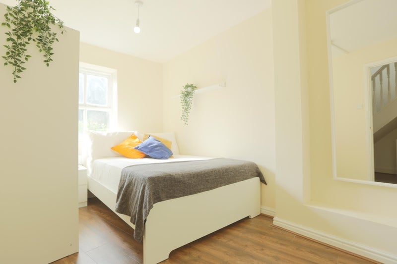 Room Milligan Street in Greater London