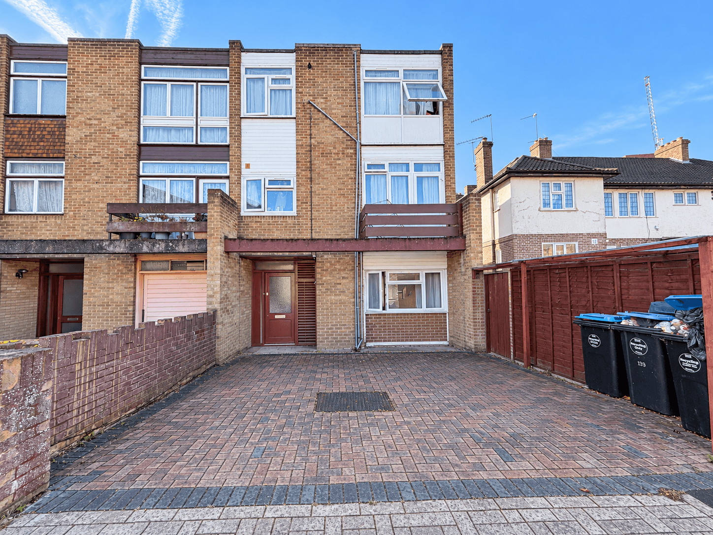 Room Chalkhill Road in Greater London
