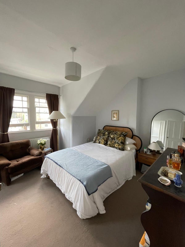 Flat Hillfield Avenue in Greater London