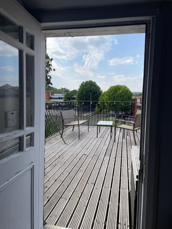 Flat Hillfield Avenue in Greater London