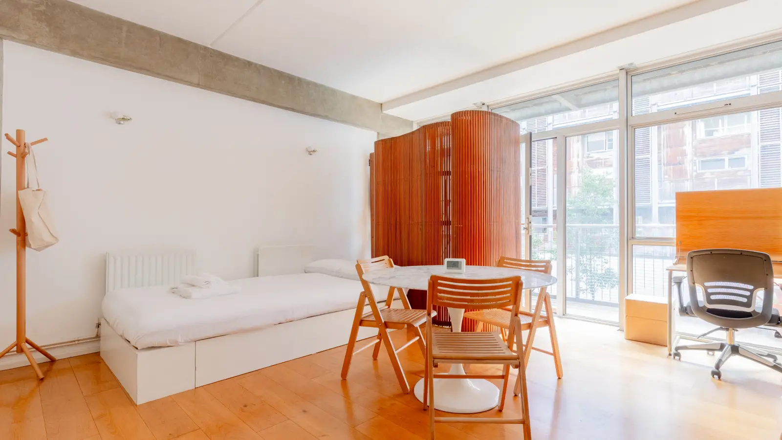 Flat Kingsland Road in Greater London