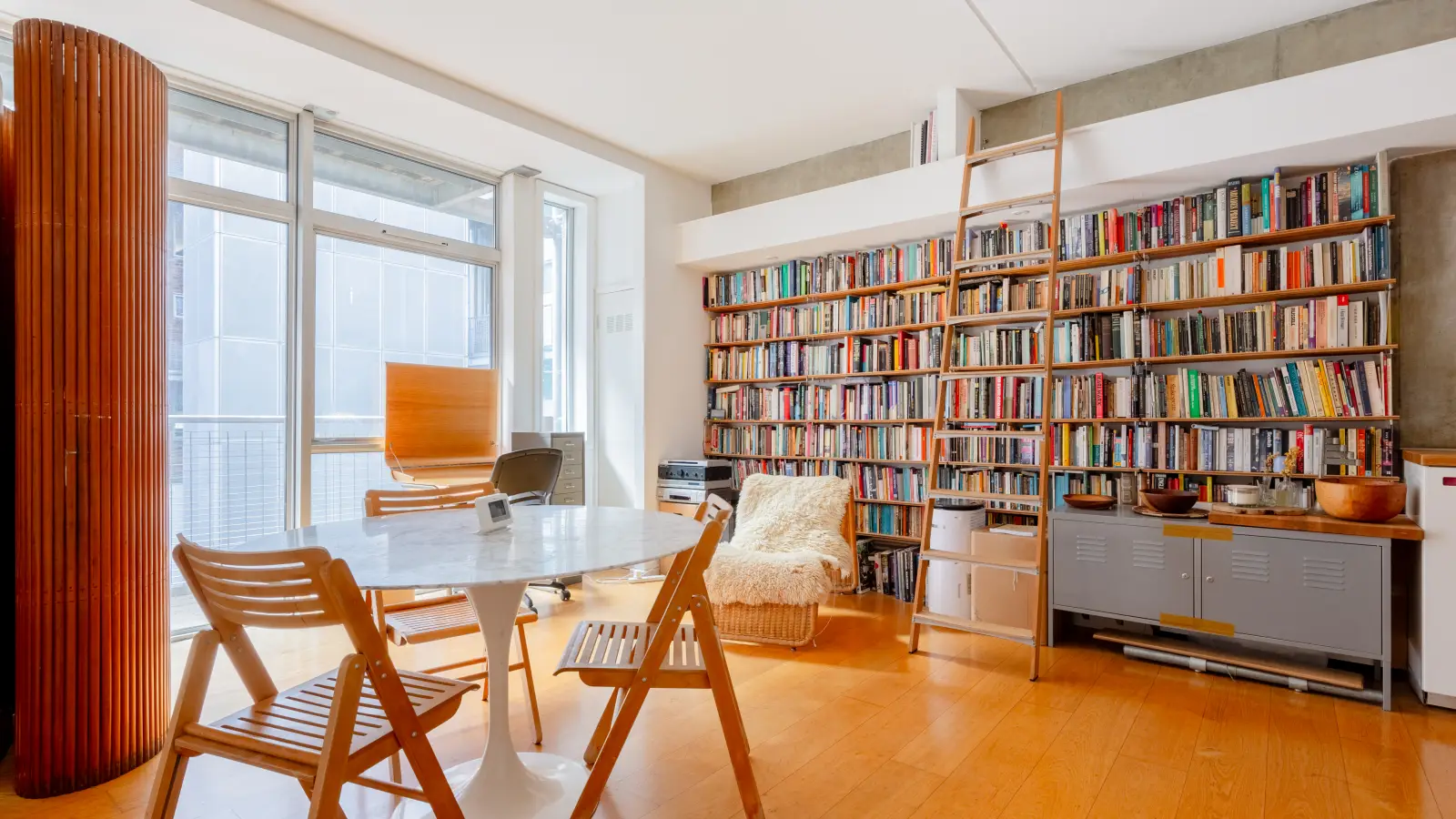 Flat Kingsland Road in Greater London