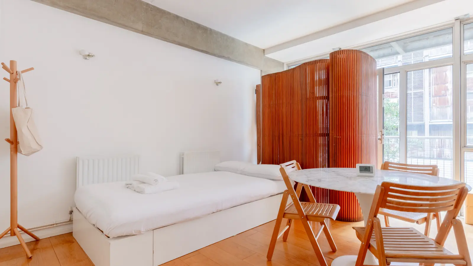 Flat Kingsland Road in Greater London