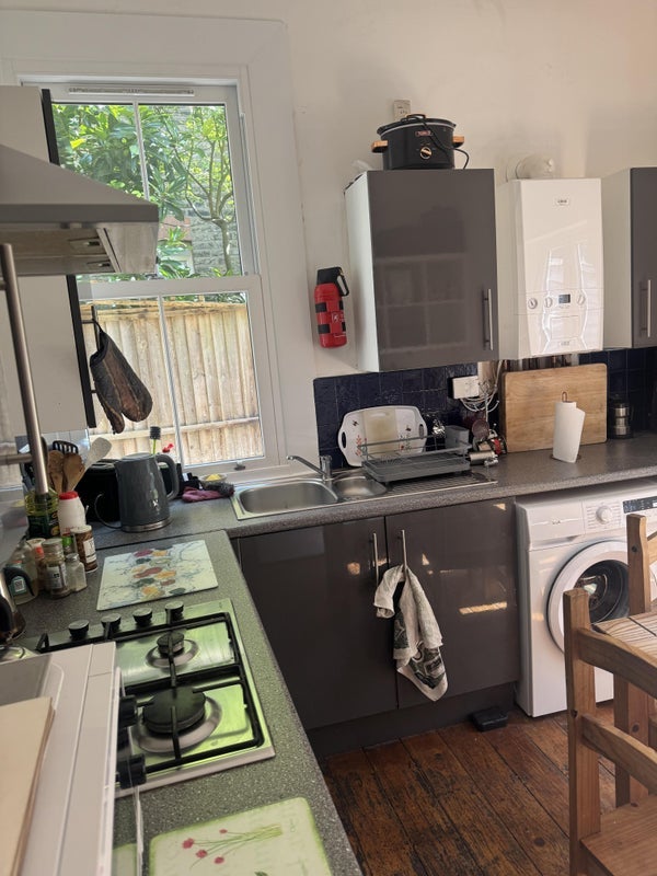 Room Ferme Park Road in Greater London