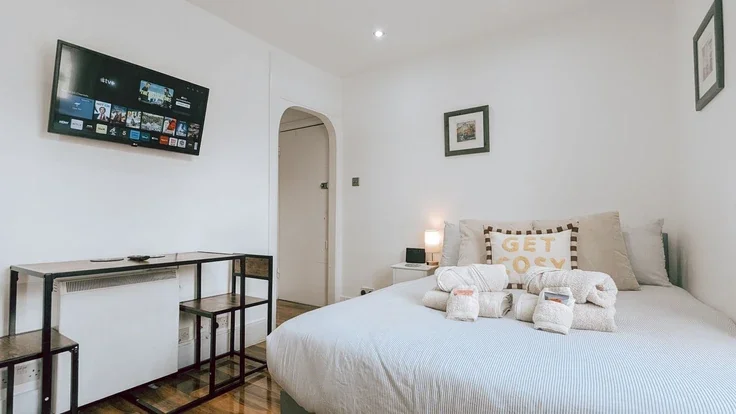 Flat Craven Road in City of Westminster