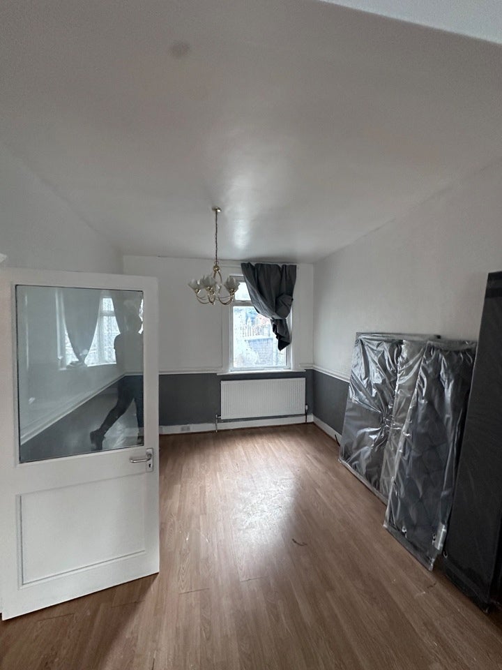Room Willow Road in Greater London