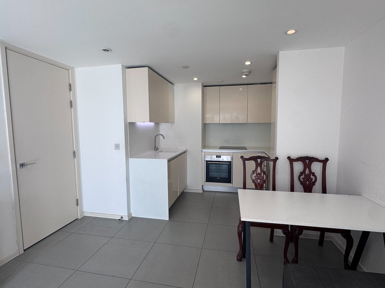 Flat Dance Square in Greater London