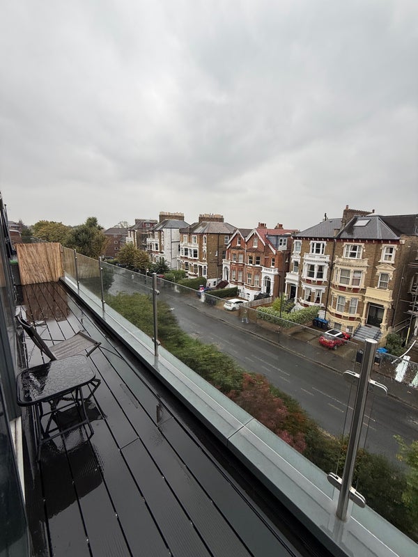 Room Worple Road in Greater London