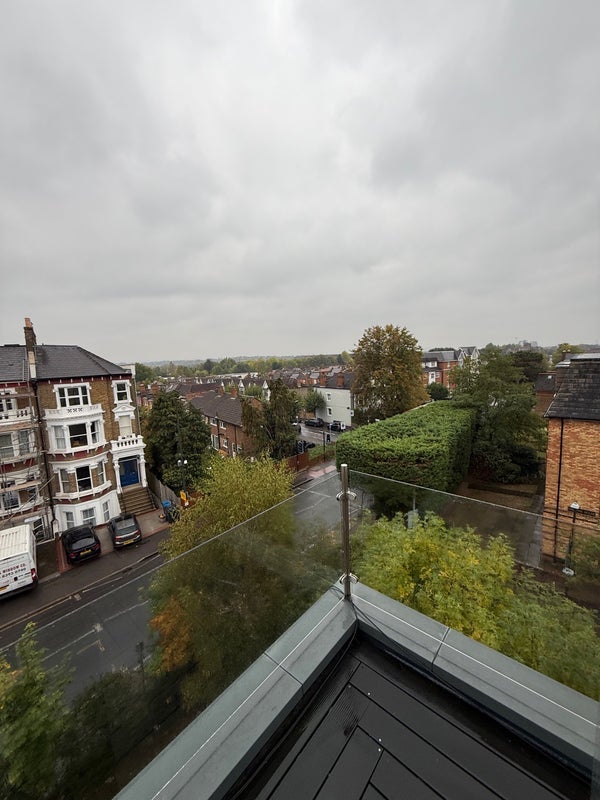 Room Worple Road in Greater London
