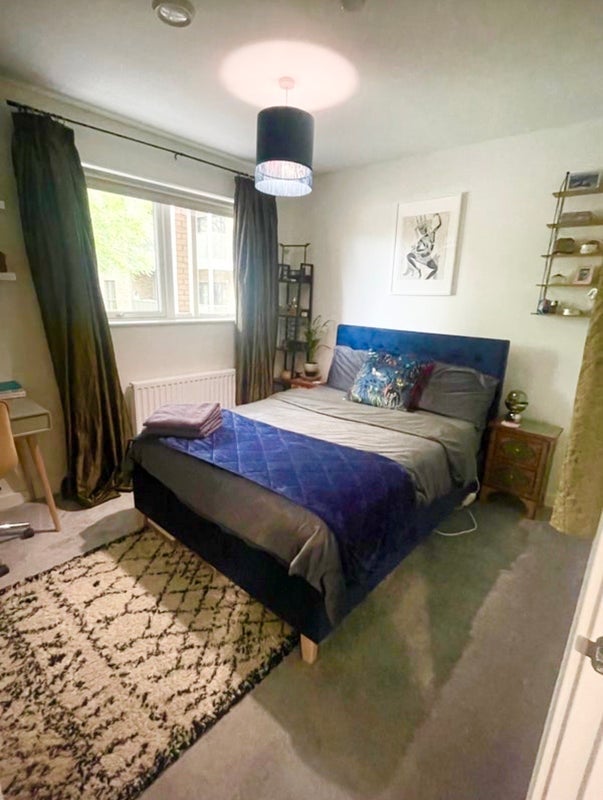Room Louis Close in Greater London
