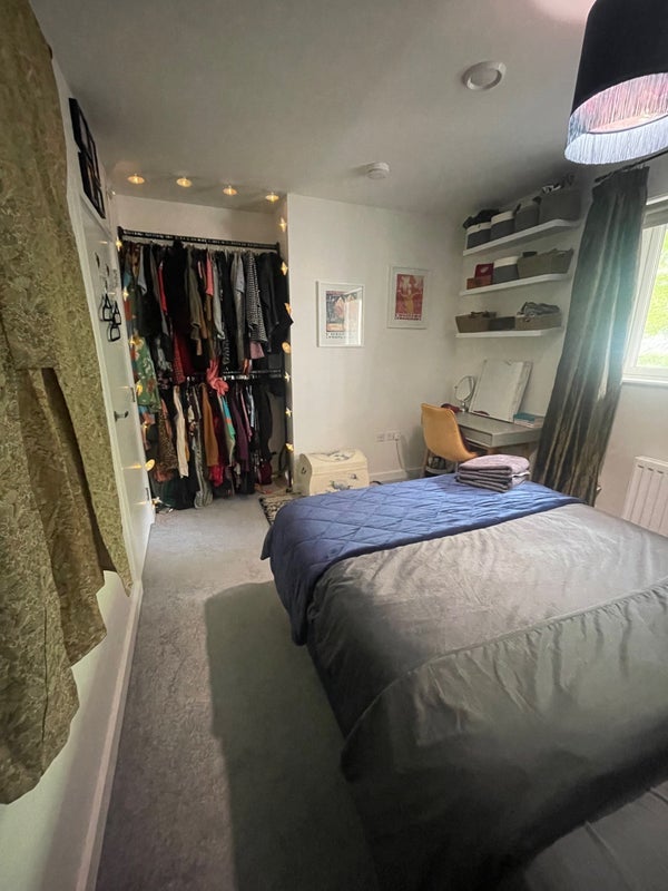 Room Louis Close in Greater London