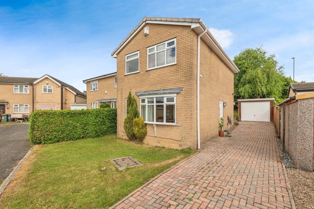 House Moffat Close in Bradford