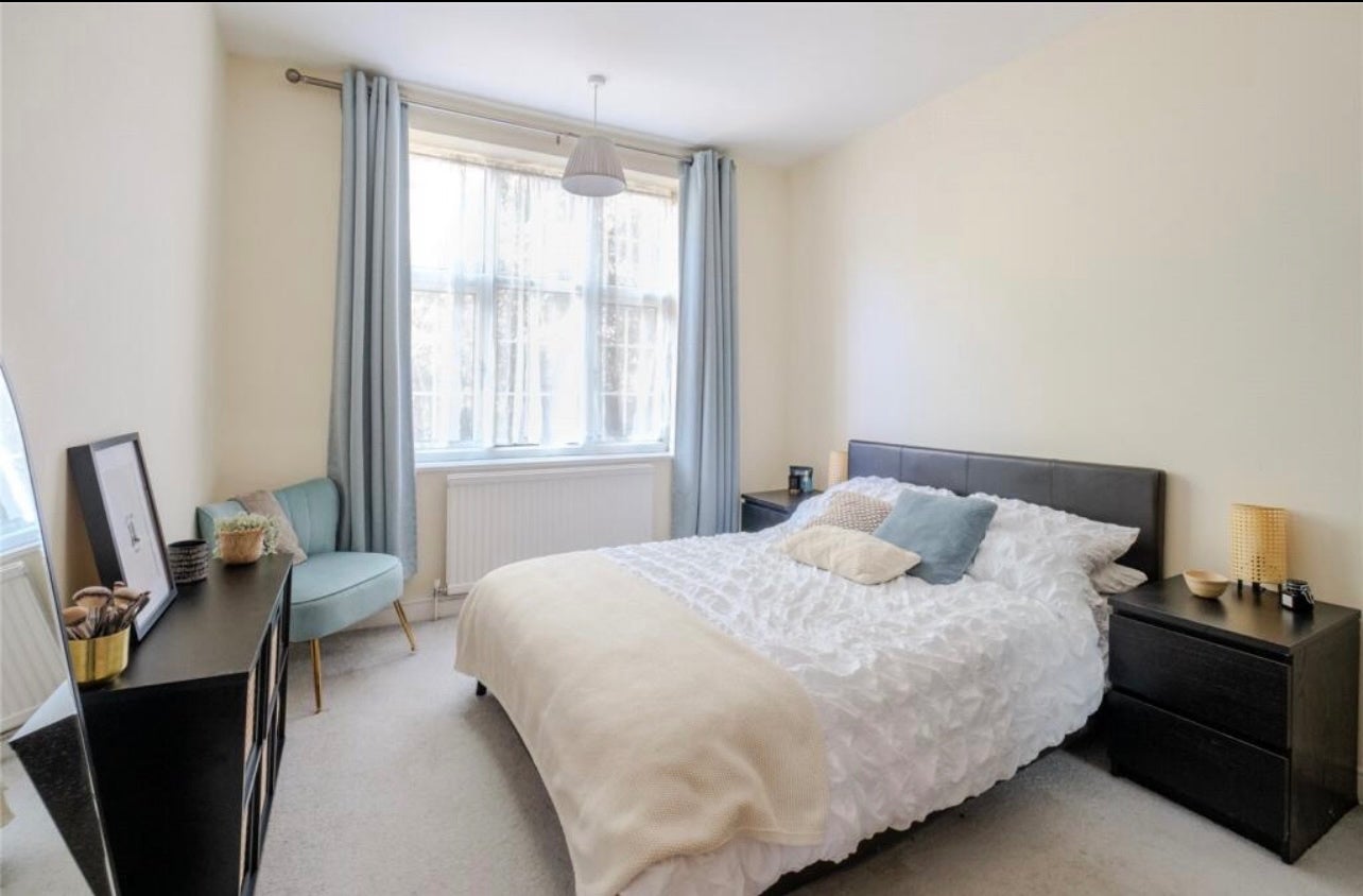 Flat Leigham Court Road in Greater London