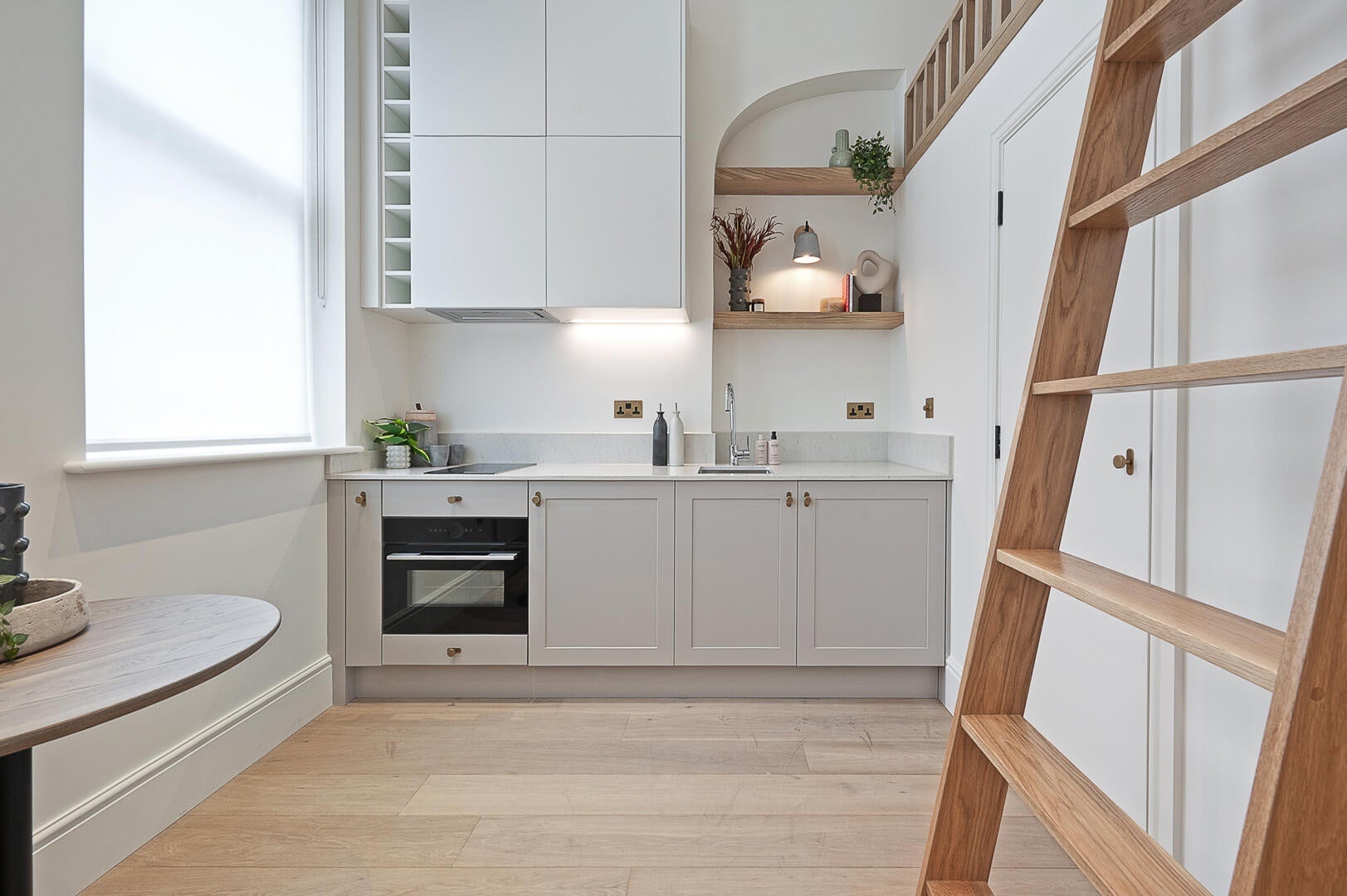Flat Bramham Gardens in Greater London